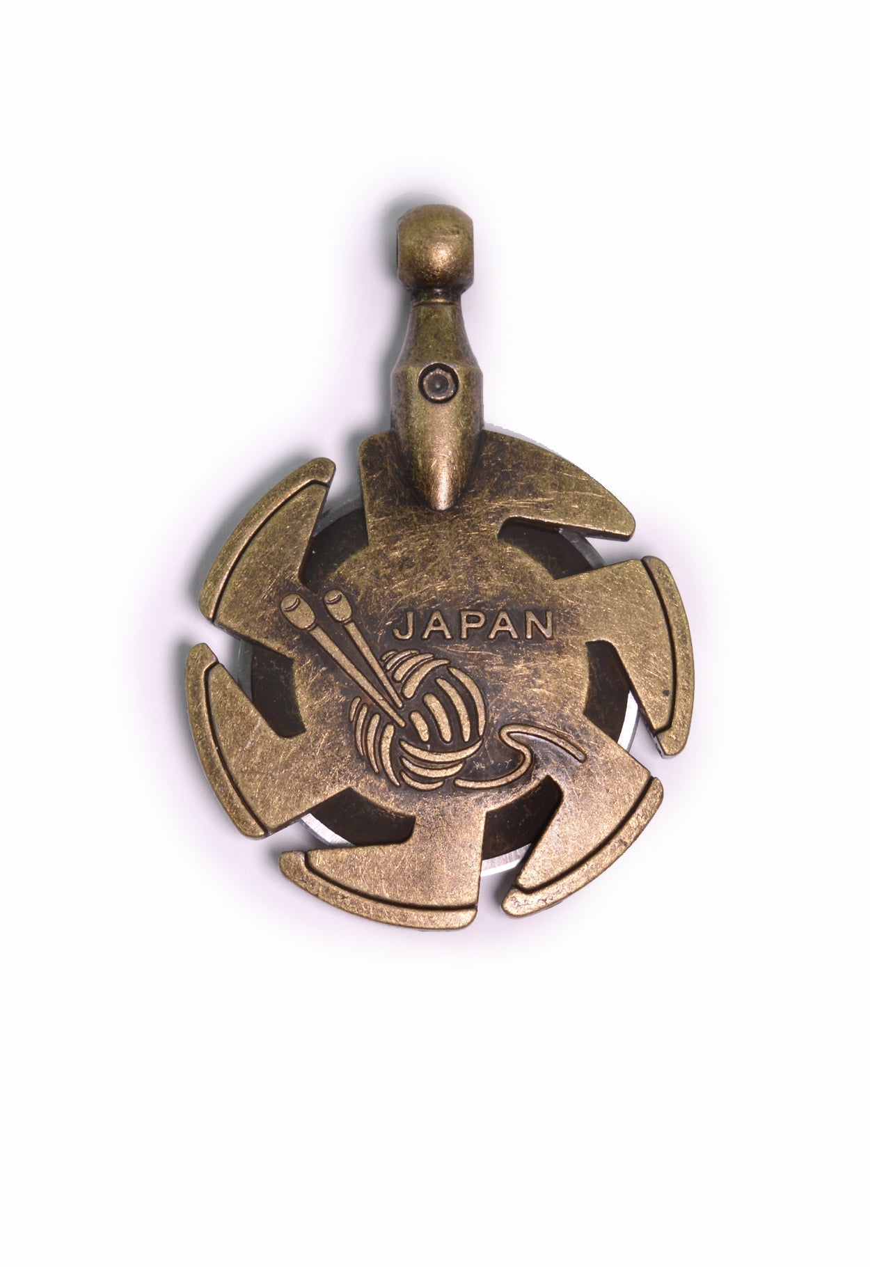 CLOVER THREAD CUTTER PENDANT