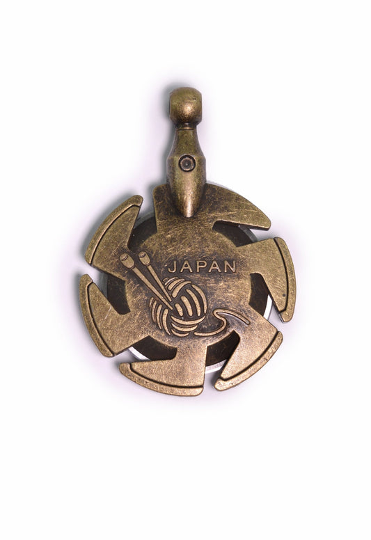 CLOVER THREAD CUTTER PENDANT